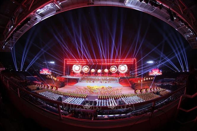 Toàn cảnh chương trình “Dưới lá cờ vẻ vang của Đảng”