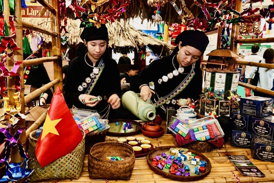 Chiến lược hướng tới xây dựng và lan tỏa hình ảnh Việt Nam là quốc gia ổn định về chính trị, năng động về kinh tế, giàu bản sắc văn hóa. Ảnh minh họa: Trần Việt/TTXVN.