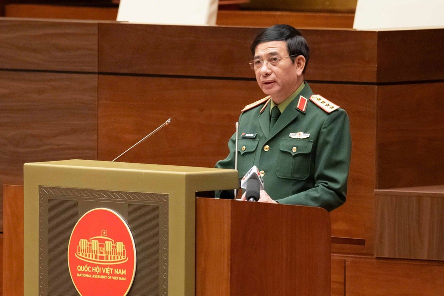 Đồng chí Đại tướng Phan Văn Giang, Ủy viên Bộ Chính trị, Bộ trưởng Bộ Quốc phòng trình bày chuyên đề "Tư duy, nhận thức mới về quốc phòng, bảo vệ Tổ quốc của Đại hội XIV".