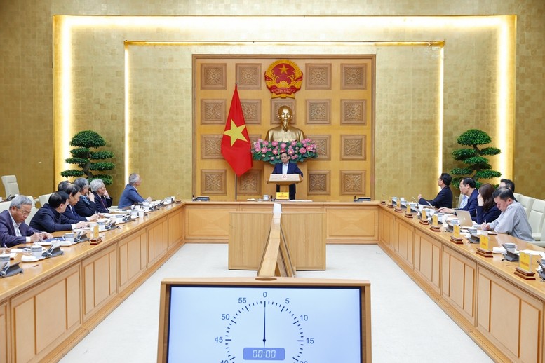 Thủ tướng Phạm Minh Chính chủ trì cuộc họp với Hội đồng Tư vấn chính sách ngày 7/3. Ảnh: VGP/Nhật Bắc.