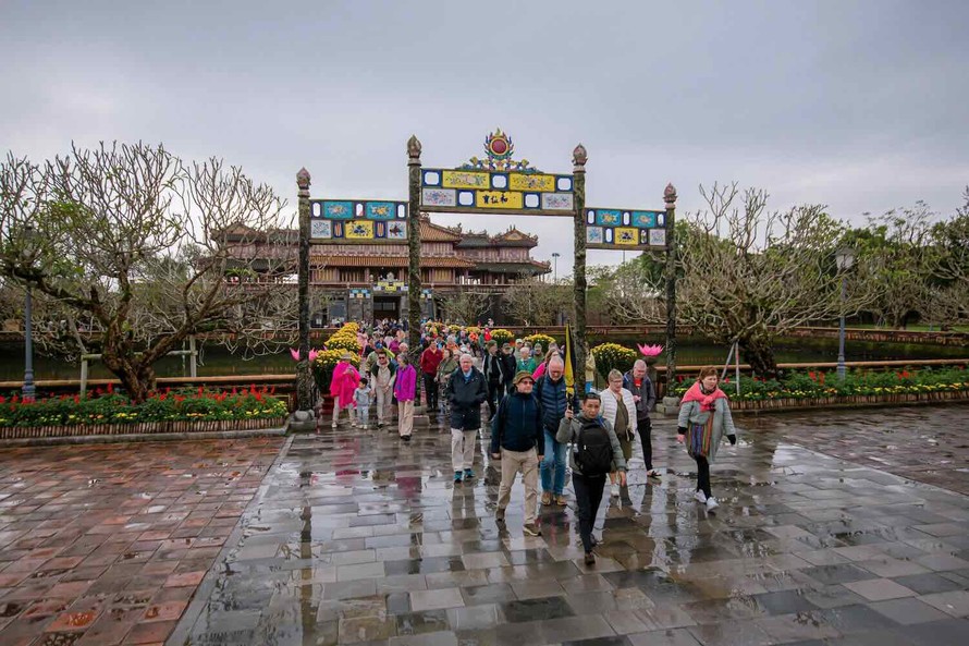 Du khách tham quan Đại Nội Huế. Ảnh minh hoạ.