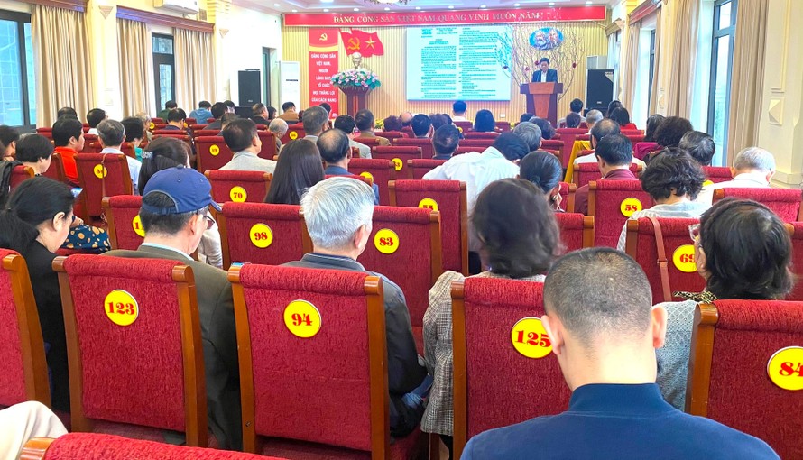 Phường Văn Miếu - Quốc Tử Giám tổ chức hội nghị triển khai kế hoạch để người ứng cử tiếp xúc cử tri. Ảnh: T.V.