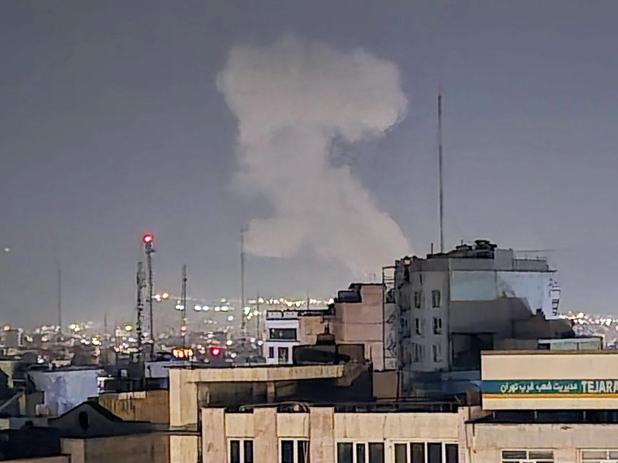 Iran tuyên bố sẽ phá hủy cơ sở hạ tầng Trung Đông