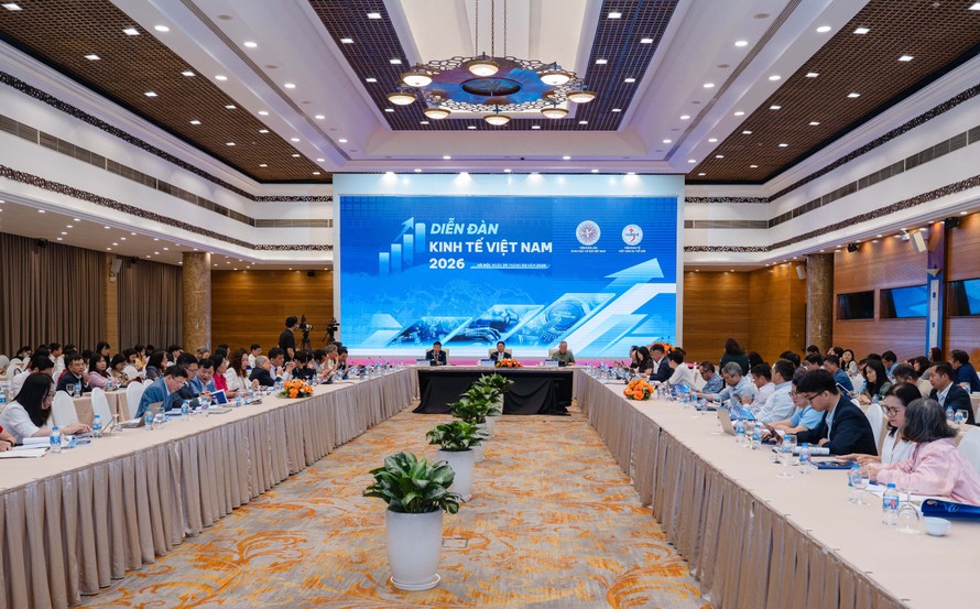 Toàn cảnh diễn đàn.