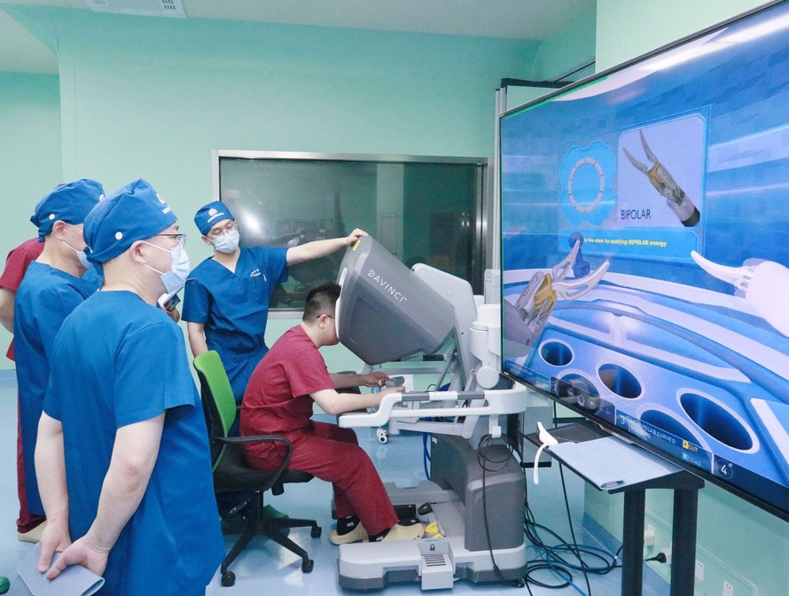 Trung Quốc thúc đẩy chương trình đào tạo bác sĩ phẫu thuật AI