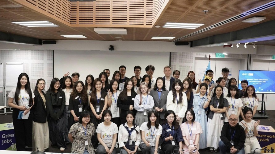 Các bạn trẻ tham gia tập huấn “Kỹ năng truyền thông thay đổi hành vi và sáng tạo nội dung”. Ảnh: Mạng lưới Thanh niên vì Việc làm thỏa đáng, Việc làm xanh.