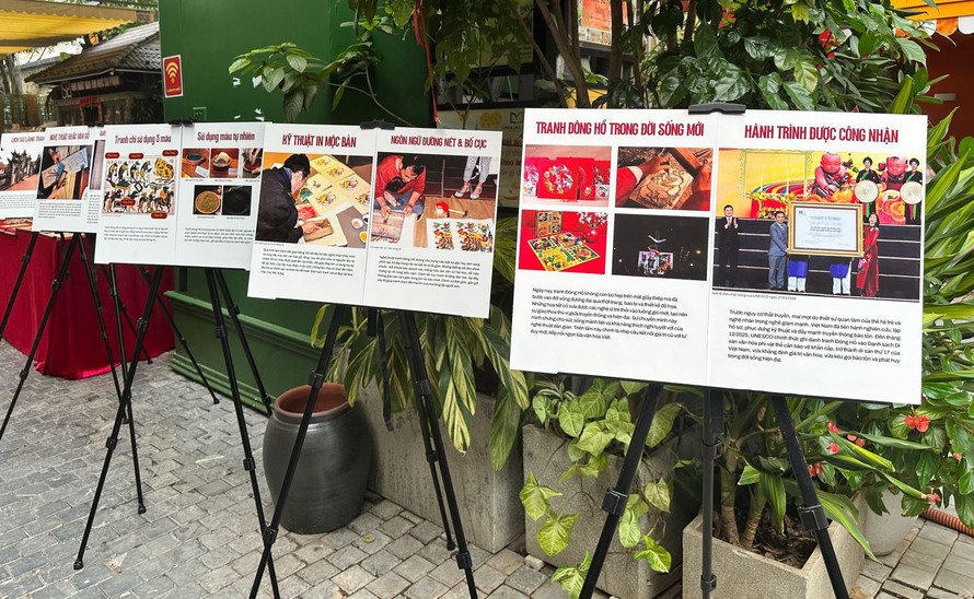 Công chúng có cơ hội tìm hiểu sâu hơn về lịch sử hình thành làng nghề làm tranh Đông Hồ, cũng như quy trình tạo nên một bức tranh dân gian.