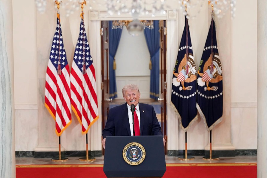 Tổng thống Mỹ Donald Trump phát biểu trước toàn quốc về chiến sự Iran từ đại sảnh ở Nhà Trắng ngày 1/4. Ảnh: Bloomberg.