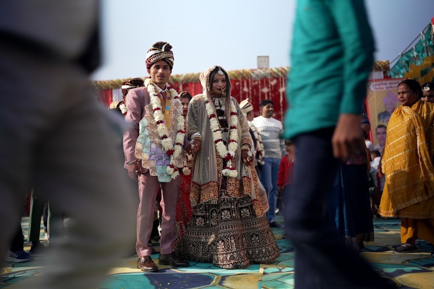 Chú rể Anamika cùng cô dâu Upadhayay.