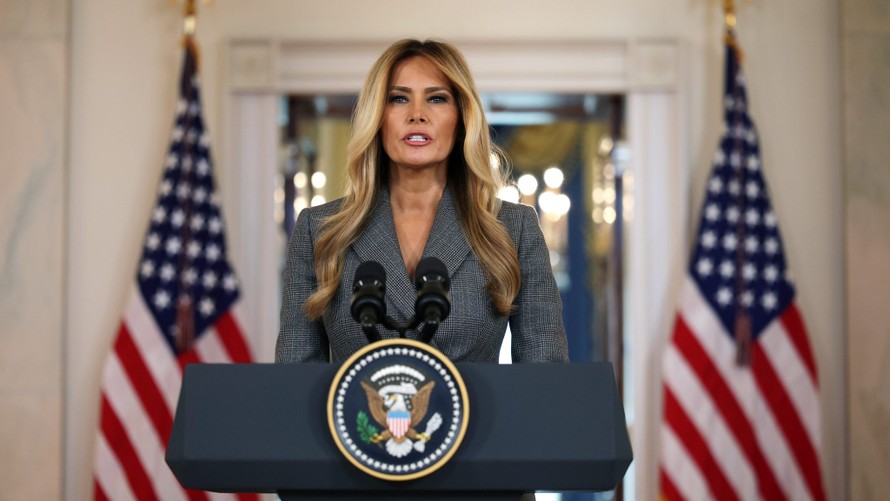 Đệ nhất Phu nhân Mỹ Melania Trump phủ nhận mọi liên quan đến Jeffrey Epstein.