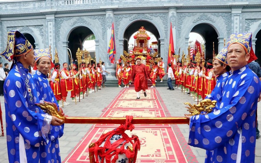 Nghi lễ rước truyền thống tại lễ hội Đền Tranh. Ảnh: Mạnh Tú/TTXVN.