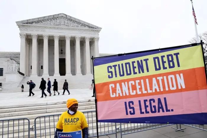 Sinh viên Mỹ lựa chọn tha hương để “thoát nợ” học phí 