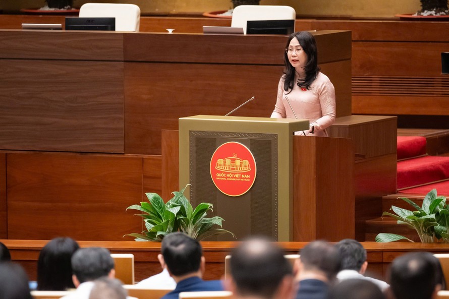 Bộ trưởng Bộ Văn hóa, Thể thao và Du lịch Lâm Thị Phương Thanh trình bày Tờ trình về dự thảo Nghị quyết của Quốc hội về một số cơ chế, chính sách đột phá phát triển văn hoá Việt Nam. Ảnh: An Đăng/TTXVN.