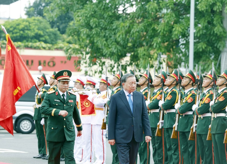 Tổng Bí thư, Chủ tịch nước Tô Lâm, Bí thư Quân ủy Trung ương, dự Lễ đón nhận Danh hiệu Anh hùng Lực lượng vũ trang Nhân dân của Quân khu 5. Ảnh: Thống Nhất/TTXVN.