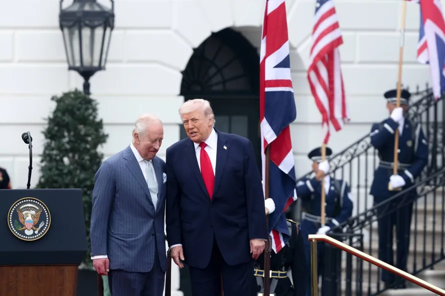 Nhà vua Anh Charles III (trái) và Tổng thống Mỹ Donald Trump tại cuộc gặp ở Washington, DC ngày 28/4/2026.
