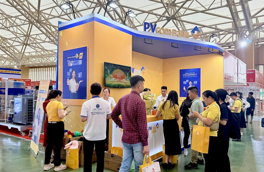 PVcomBank đồng hành cùng khách hàng trong hành trình hiện thực hóa nhu cầu nhà ở tại triển lãm Vietbuild.