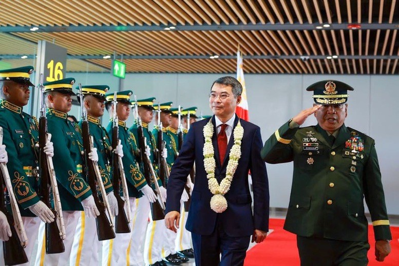 Lễ đón Thủ tướng Lê Minh Hưng tới Philippines tham dự Hội nghị Cấp cao ASEAN 48. Ảnh: VGP/Nhật Bắc.