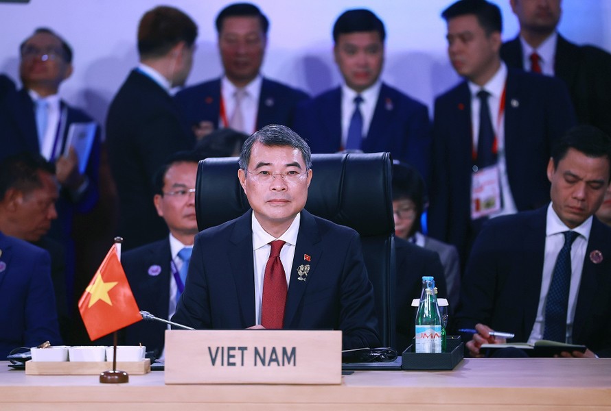 Thủ tướng Chính phủ Lê Minh Hưng phát biểu tại Phiên họp toàn thể của Hội nghị Cấp cao ASEAN lần thứ 48. Ảnh: VGP/Nhật Bắc.