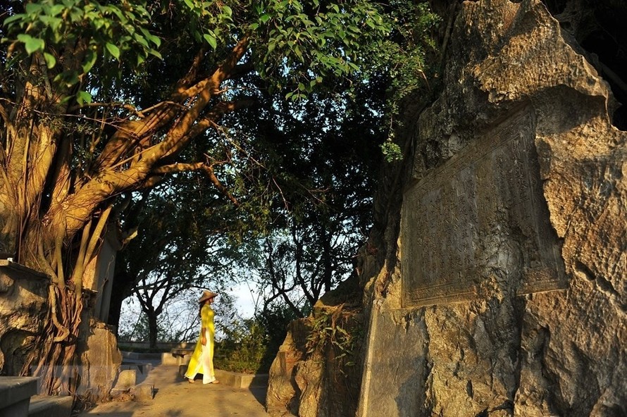 Ma nhai Non Nước: Văn tự khắc núi đá trên hành trình đến di sản tư liệu UNESCO