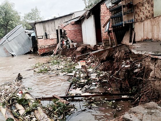 Sạt lở ven sông Hậu ở thị xã Bình Minh, tỉnh Vĩnh Long diễn biến phức tạp