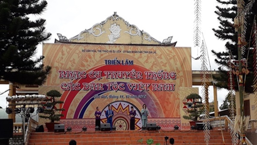 Triển lãm tranh ảnh, tư liệu và nhạc cụ truyền thống các dân tộc Việt Nam