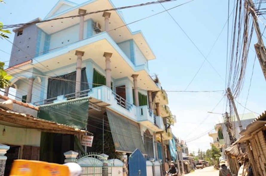 Một dãy nhà cao tầng ở thôn Kỳ Xuyên, xã Tịnh Kỳ, TP Quảng Ngãi