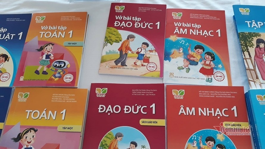 Theo dự thảo mà Bộ GD-ĐT vừa công bố, mỗi trường sẽ phải lập 1 hội đồng ít nhất 11 người để chọn SGK. Ảnh minh họa: Thanh Hùng