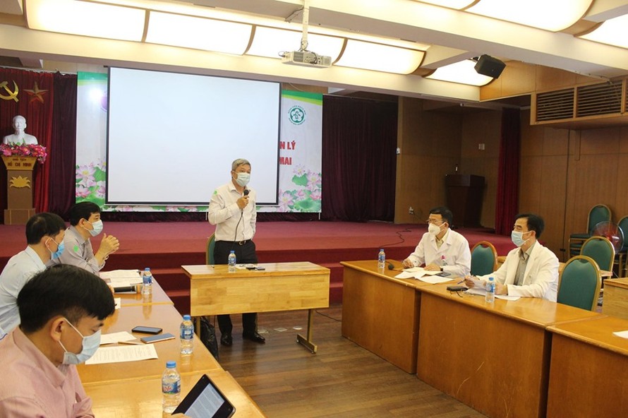 Thứ trưởng Bộ Y tế Nguyễn Trường Sơn phát biểu tại buổi làm việc với BV Bạch Mai sáng ngày 25/3 về công tác phòng chống dịch COVID- 19 của BV.