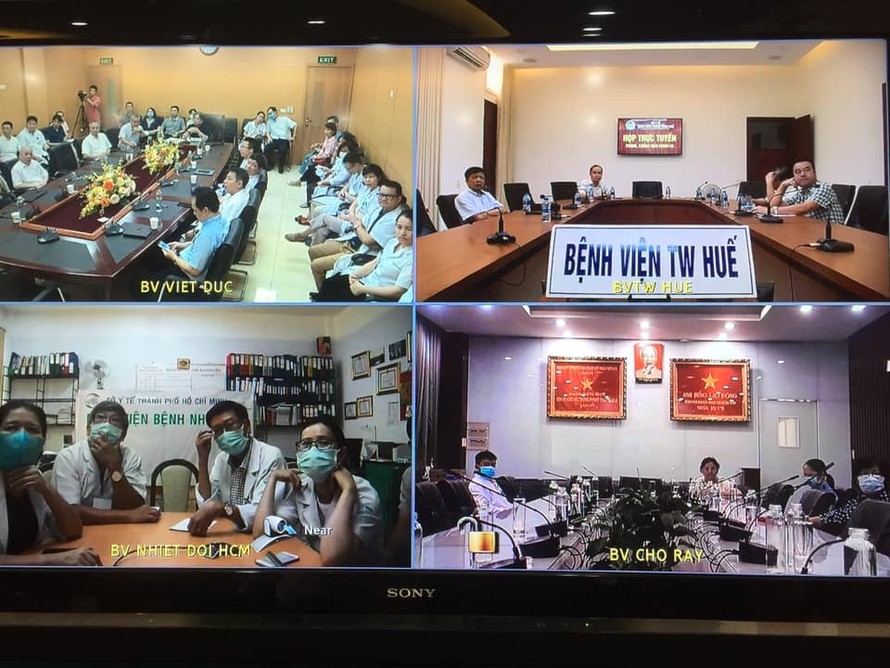 Các chuyên gia tại 4 điểm cầu là: Bệnh viện Việt Đức, Bệnh viện TW Huế, Bệnh viện Bệnh Nhiệt đới TP Hồ Chí Minh, Bệnh viện Chợ Rẫy cùng với sự tham gia của Trung tâm điều phối quốc gia về bộ phận cơ thể người cùng tham gia hội chẩn