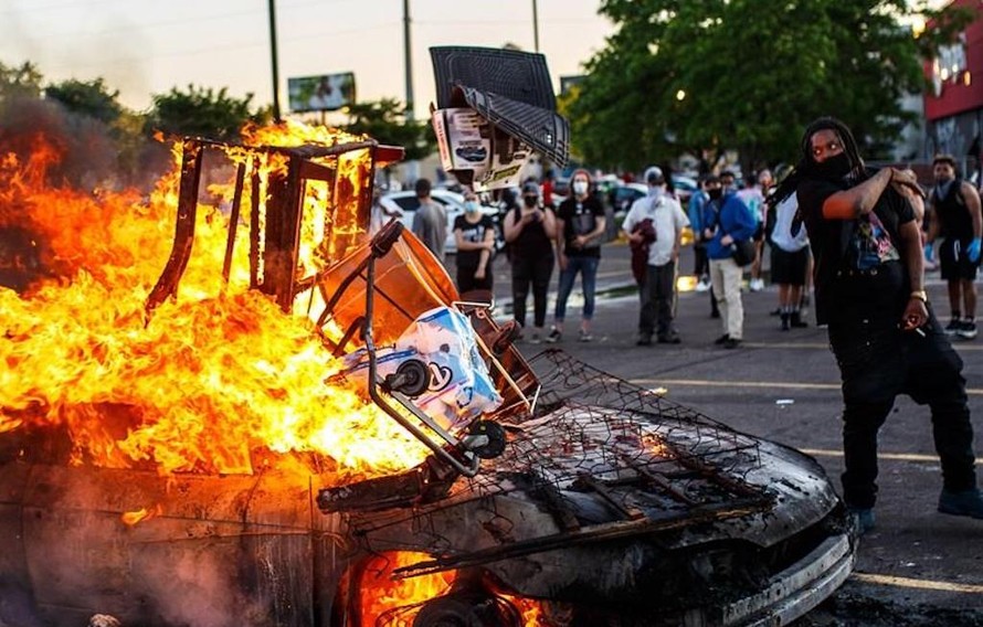 Biểu tình khắp nước Mỹ bày tỏ phẫn nộ về vụ George Floyd