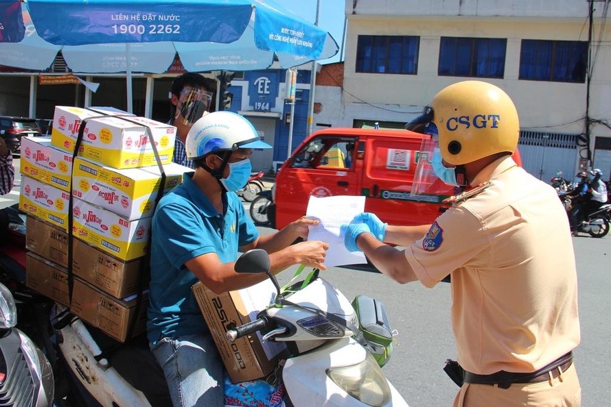 TPHCM đổi giấy đi đường từ 0h ngày 25/8. (Ảnh minh hoạ)