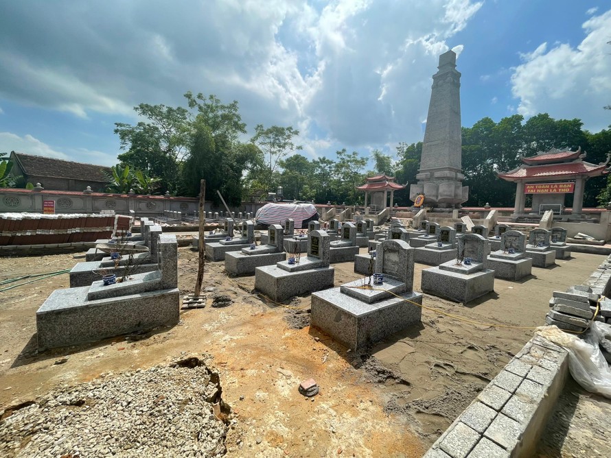 Vụ doanh nghiệp phá dỡ mộ liệt sĩ: Chuyển tiền 'đối ứng' thành 'vận động ủng hộ'