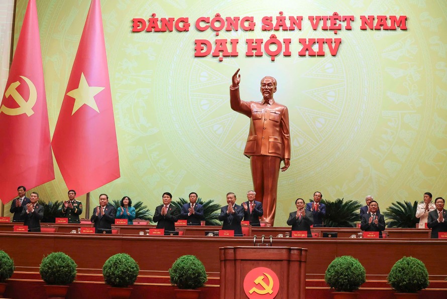 Các ủy viên Bộ Chính trị trong đoàn Chủ tịch đại hội.