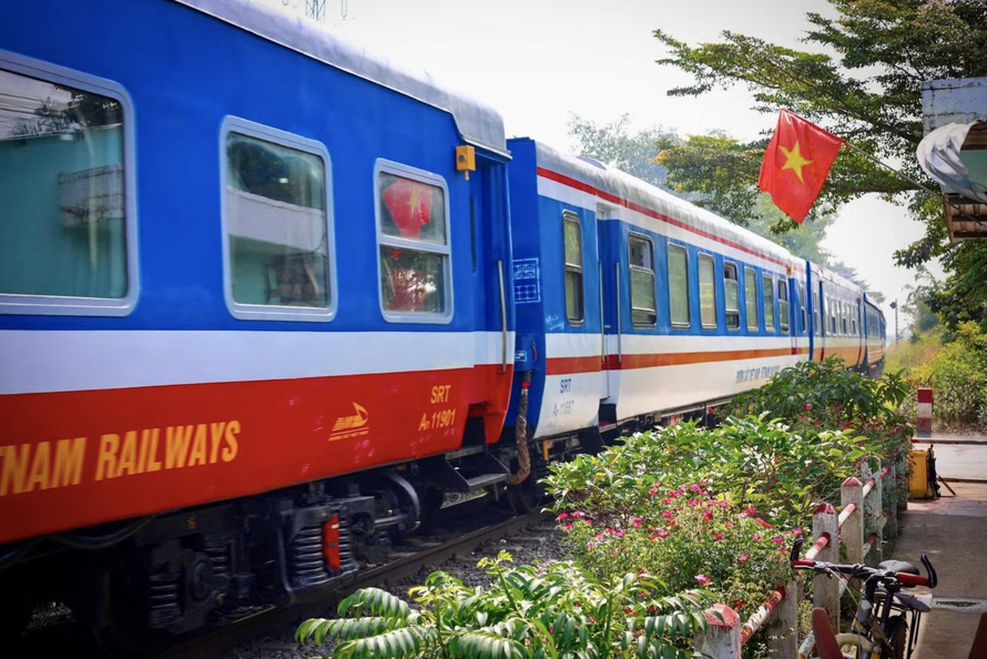 Tổng công ty Đường sắt Việt Nam: Rầm rộ tăng lương khi chưa xoá hết lỗ luỹ kế