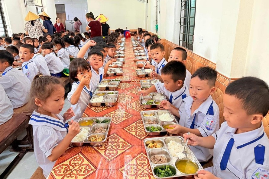 Bữa ăn bán trú của học sinh Trường Tiểu học Thái Sơn, tỉnh Nghệ An. (Ảnh minh hoạ)