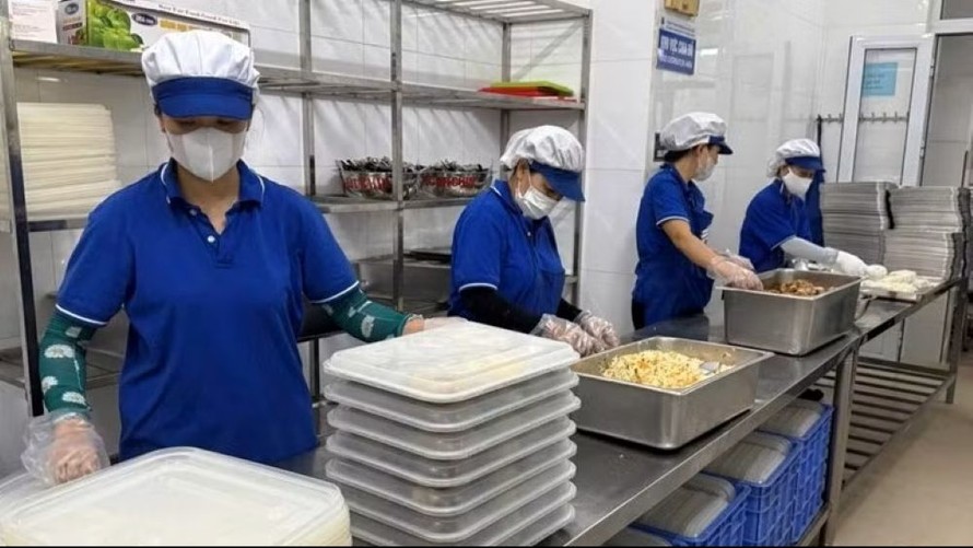Bếp ăn của Trường tiểu học Nguyễn Tri Phương, phường Hồng Bàng (Hải Phòng) được vận hành theo quy trình một chiều.