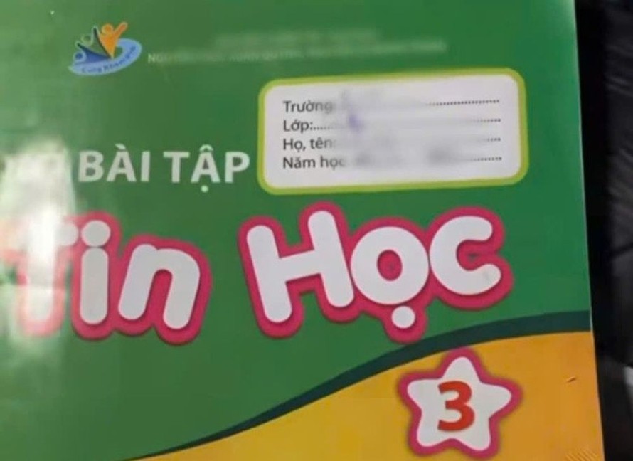 Bìa cuốn sách có chứa đường link website không lành mạnh của NXB Đại học Huế và do Đại Trường Phát Education Solutions phát hành.