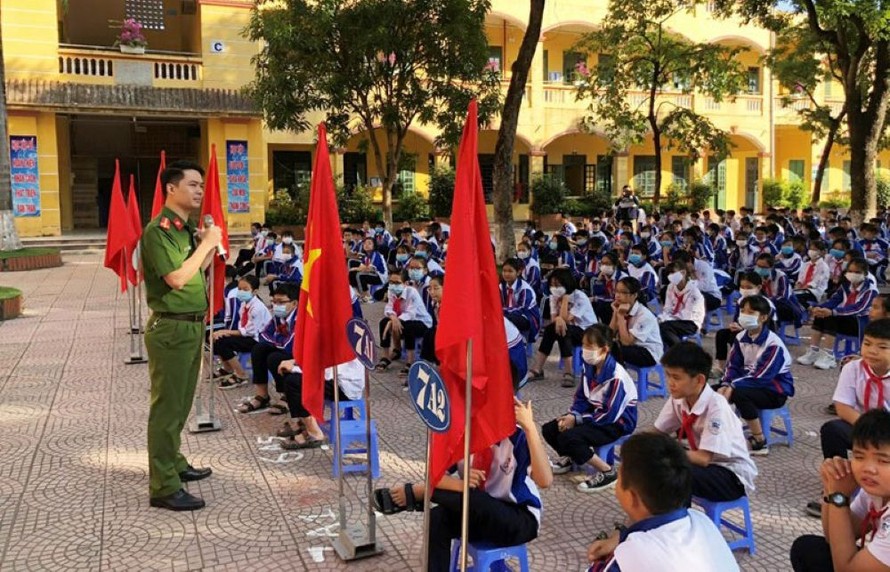 Lực lượng Công an thường xuyên phối hợp các nhà trường tổ chức nói chuyện, phổ biến giáo dục pháp luật trong học sinh, giáo viên.