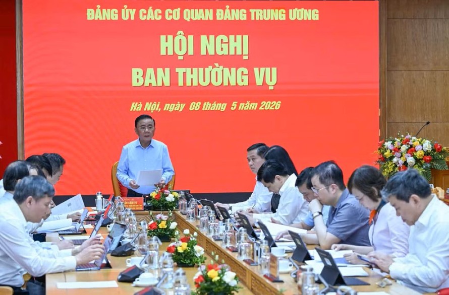 Đồng chí Trần Cẩm Tú, Ủy viên Bộ Chính trị, Thường trực Ban Bí thư, Bí thư Đảng ủy các cơ quan Đảng Trung ương chủ trì Hội nghị Ban Thường vụ và Hội nghị Ban Chấp hành Đảng bộ lần thứ nhất. 
