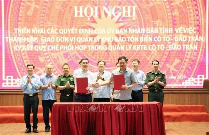 Ban Quản lý Di sản thế giới Vịnh Hạ Long - Yên Tử phối hợp với UBND đặc khu Cô Tô ký quy chế phối hợp.
