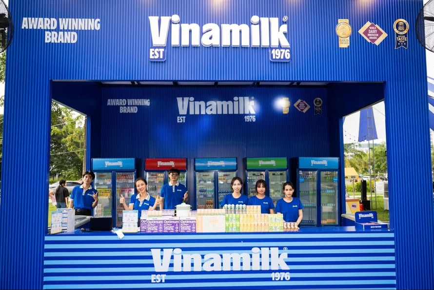 Không gian trải nghiệm với nhiều sản phẩm dinh dưỡng đa dạng của Vinamilk sẵn sàng chào đón các bé cùng các bậc phụ huynh tại Ngày hội “Phú Mỹ Hưng hướng về trẻ em”.