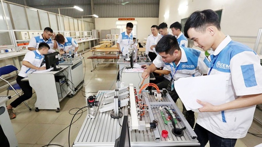 Nhu cầu học tập nâng cao trình độ, chuyển đổi nghề nghiệp và cập nhật kỹ năng của người dân ngày càng lớn. (Ảnh minh họa)