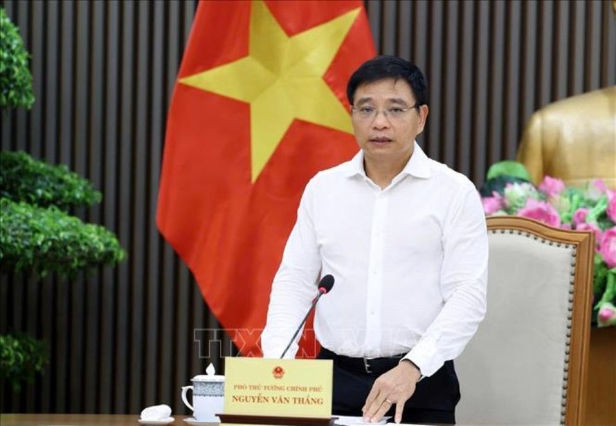 Phó Thủ tướng Nguyễn Văn Thắng phát biểu tại cuộc họp. 