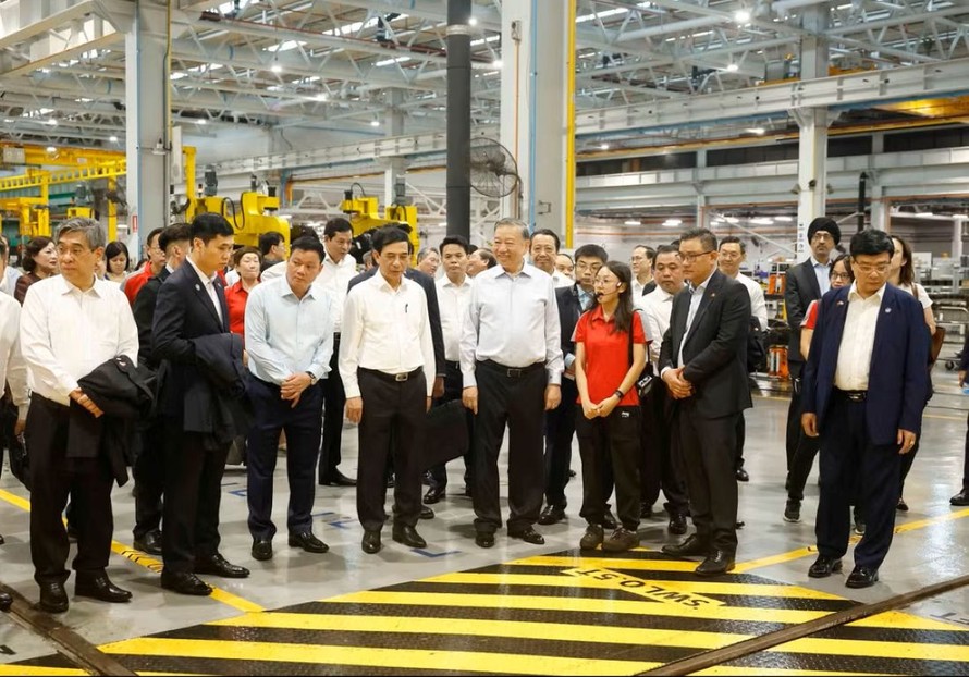 Tổng Bí thư, Chủ tịch nước Tô Lâm thăm Trung tâm Thử nghiệm Đường sắt Singapore. 