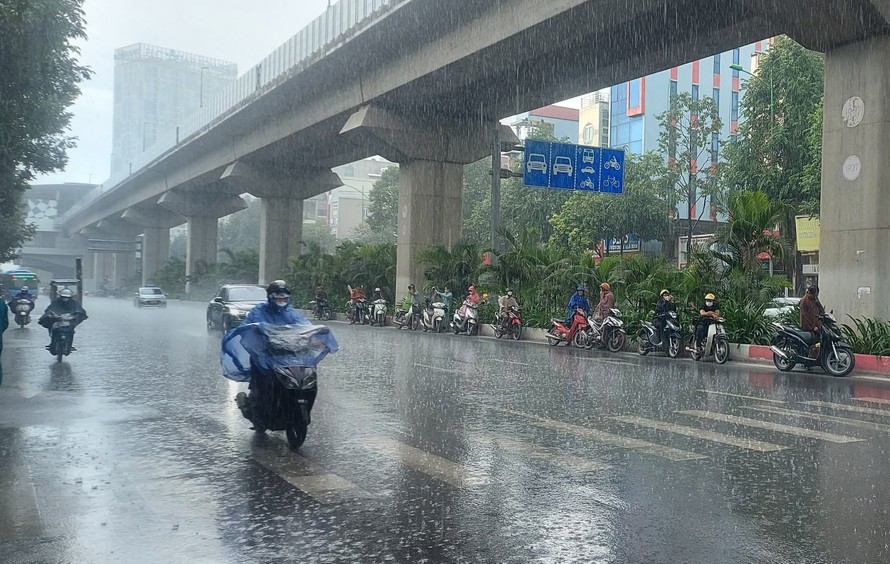 Dự báo khu vực Hà Nội Nhiều mây, sáng có mưa rào và dông rải rác.