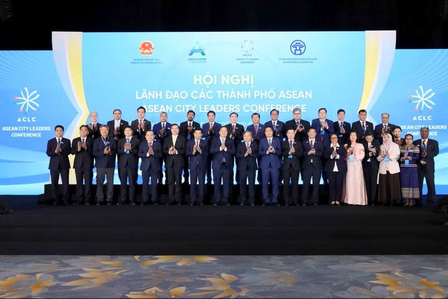 Các đại biểu dự Hội nghị Lãnh đạo các thành phố ASEAN trong khuôn khổ Diễn đàn Tương lai ASEAN lần thứ ba. 