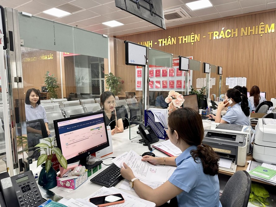 Giải quyết thủ tục hành chính bảo hiểm xã hội tại Quảng Ninh. (Ảnh minh họa)