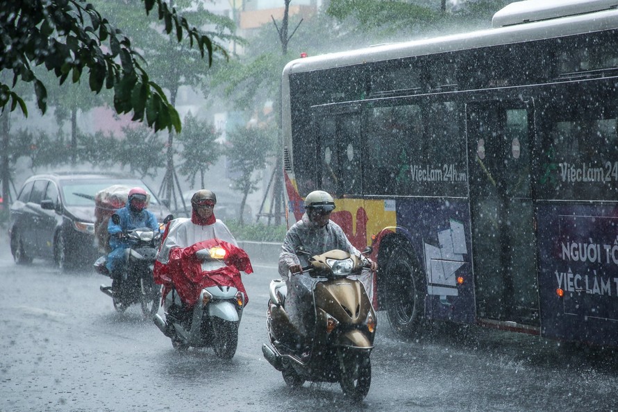 Khu vực Bắc Bộ có mưa rào và dông rải rác, có nơi mưa to đến rất to.