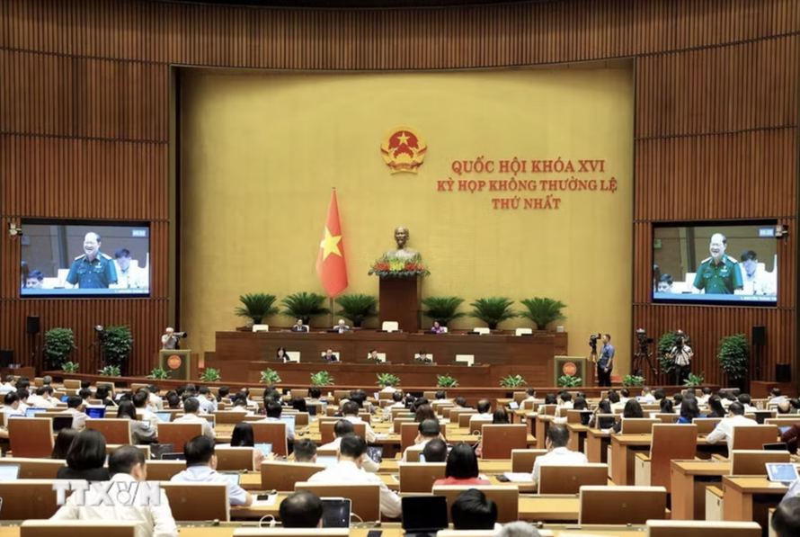 Sáng 8/8/2026, Quốc hội thảo luận ở hội trường về dự án Luật Phòng, chống phổ biến vũ khí hủy diệt hàng loạt và Luật sửa đổi, bổ sung một số điều của 09 luật về quân sự, quốc phòng. (Ảnh: TTXVN)