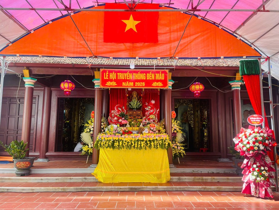 Đền Mẫu Hòe Nha, còn gọi là Đền Bà Chúa Quế, tọa lạc tại thôn Hòe Nha, xã Tây Thụy Anh, tỉnh Hưng Yên.